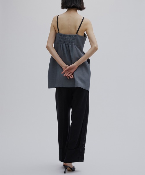 Ameri（アメリ）の「LAYERED DETAIL CONSTRUCT TOP（キャミソール・レディース・ライトベージュ/グレー・FREE）」の3枚目の写真