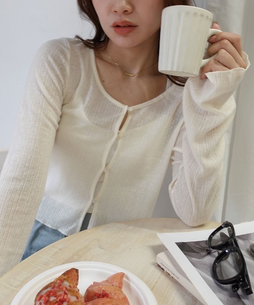 CORNERS(コーナーズ)の「針抜きシアーリブクロップドカーディガン(カーディガン/ボレロ・レディース・アイボリー/ブラック・M)」の5枚目の写真