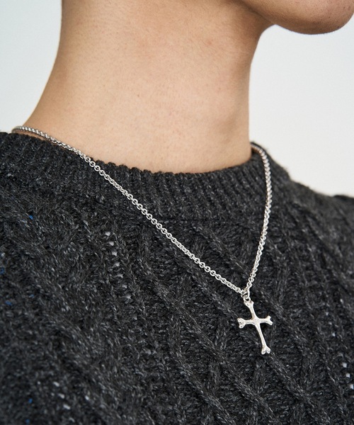 DISCOVERED(ディスカバード)の「BONE CROSS NECKLACE(ネックレス・メンズ・シルバー・FREE)」の3枚目の写真