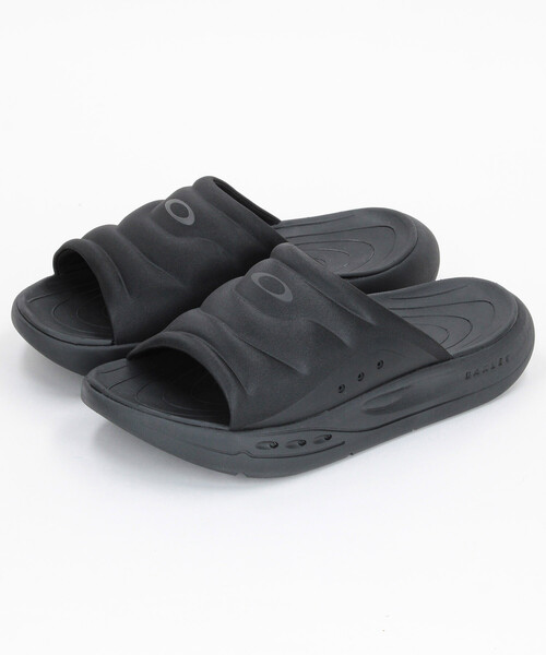 FREAK'S STORE（フリークスストア）の「限定展開 OAKLEY/オークリー STUDIO SLIDE（サンダル・メンズ・ブラック/ブルー・8/10/9/7）」の2枚目の写真