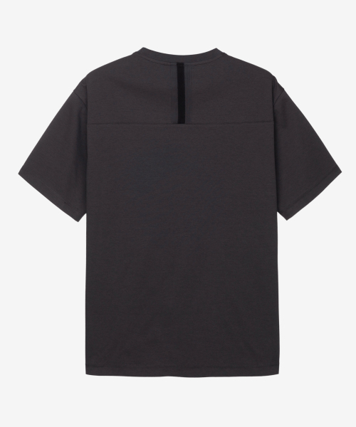 MINDBRIDGE(マインドブリッジ)の「スーピマ_バックポイントセミオーバーフィットTシャツ - 2カラー MYTS3102(Tシャツ/カットソー・メンズ・カーキ/チャコール・100/95/105/110)」の7枚目の写真