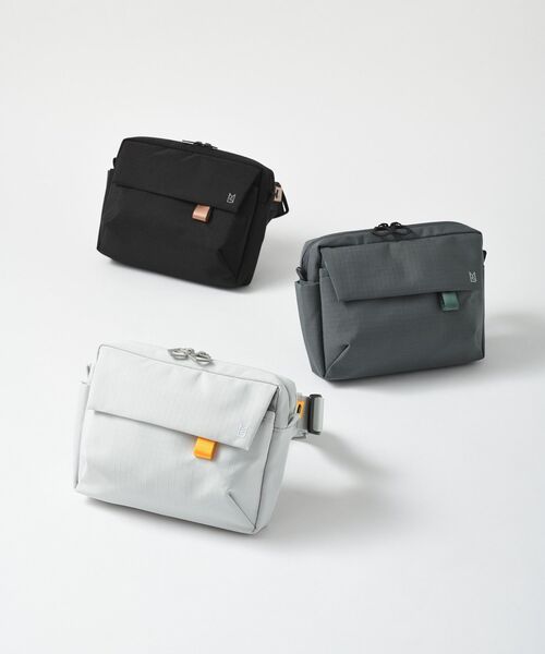 TRAVEL SHOP MILESTO(トラベルショップミレスト)の「Hutte 2WAYボディバッグ(メッセンジャーバッグ・レディース・ライトグレー/ダークグレー/ブラック・フリ-)」の8枚目の写真