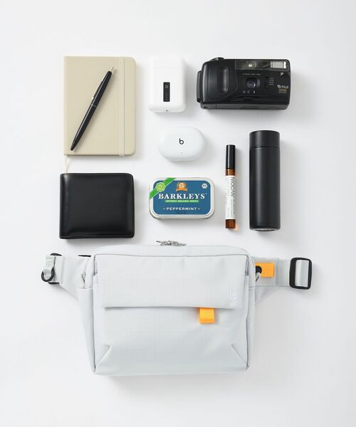 TRAVEL SHOP MILESTO(トラベルショップミレスト)の「Hutte 2WAYボディバッグ(メッセンジャーバッグ・レディース・ライトグレー/ダークグレー/ブラック・フリ-)」の9枚目の写真