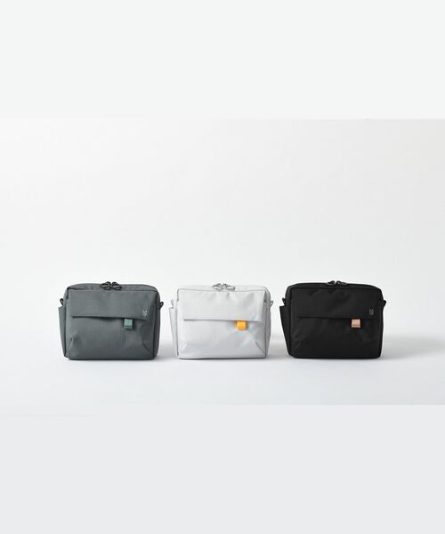 TRAVEL SHOP MILESTO(トラベルショップミレスト)の「Hutte 2WAYボディバッグ(メッセンジャーバッグ・レディース・ライトグレー/ダークグレー/ブラック・フリ-)」の19枚目の写真