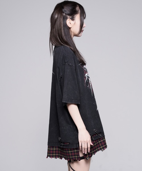 REFLEM（レフレム）の「『REFLEM/レフレム』安ピン付きグランジチェックレイヤードTシャツ/ハーフスリーブカットソー（Tシャツ/カットソー・レディース・ブラック×ブルー/ブラック×レッド・FREE）」の4枚目の写真