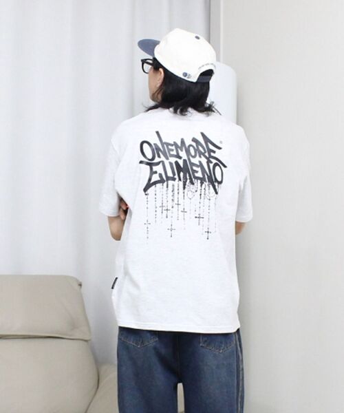 ELIMENO（エリメノ）の「EL クロスチェーン 半袖Tシャツ 4カラー（Tシャツ/カットソー・メンズ・ブラック/ライトグレー/チャコール/ホワイト・1/2/3/4/5/6）」の5枚目の写真