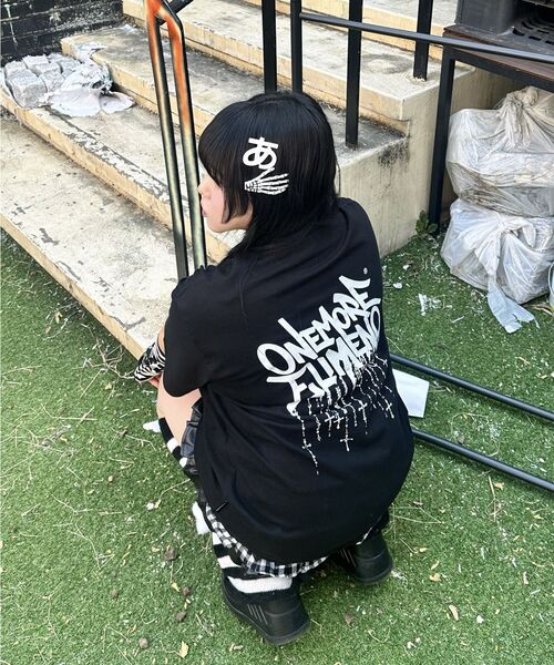 ELIMENO（エリメノ）の「EL クロスチェーン 半袖Tシャツ 4カラー（Tシャツ/カットソー・メンズ・ブラック/ライトグレー/チャコール/ホワイト・1/2/3/4/5/6）」の6枚目の写真