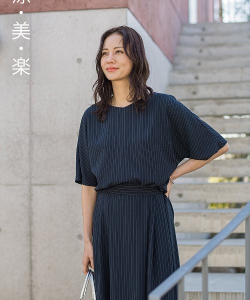 LAUTREAMONT(ロートレアモン)の「【涼・美・楽】Vネックブラウス(シャツ/ブラウス・レディース・ブラウン/ベージュ/ブラック/ダークネイビー・9号)」の4枚目の写真