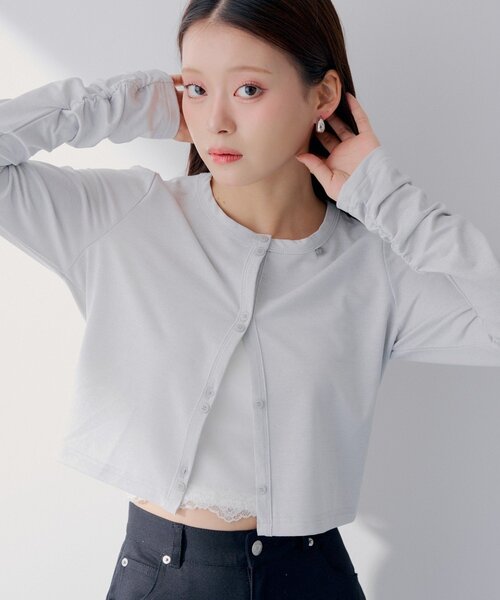 Chico(チコ)の「【SALON by Chico】\UVカット&接触冷感/コンパクトラメクルーカーデ【シワになりにくいイージーケア素材】(Tシャツ/カットソー・レディース・ブルー/ピンク/ブラック/アイボリー・FREE)」の6枚目の写真