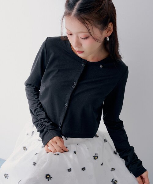 Chico(チコ)の「【SALON by Chico】\UVカット&接触冷感/コンパクトラメクルーカーデ【シワになりにくいイージーケア素材】(Tシャツ/カットソー・レディース・ブルー/ピンク/ブラック/アイボリー・FREE)」の15枚目の写真