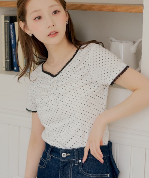 continuer de NICE CLAUP(コンティニューデナイスクラップ)の「大人気に付き新色追加!小花レーストップス(Tシャツ/カットソー・レディース・ホワイト系その他/ブルー系その他/ピンク系その他/オフホワイト/ブラック/その他2/その他1・FREE)」の7枚目の写真