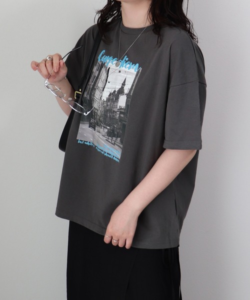 ZOZOMARKET by ゆずもも.(ゾゾマーケットバイユズモモ)の「【インフルエンサー ゆ ず も も .セレクト】タウンフォトカラーロゴTシャツ(Tシャツ/カットソー・レディース・オフホワイト/チャコール・38)」の18枚目の写真