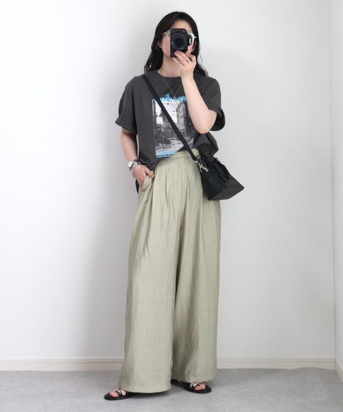 ZOZOMARKET by ゆずもも.(ゾゾマーケットバイユズモモ)の「【インフルエンサー ゆ ず も も .セレクト】タウンフォトカラーロゴTシャツ(Tシャツ/カットソー・レディース・オフホワイト/チャコール・38)」の22枚目の写真