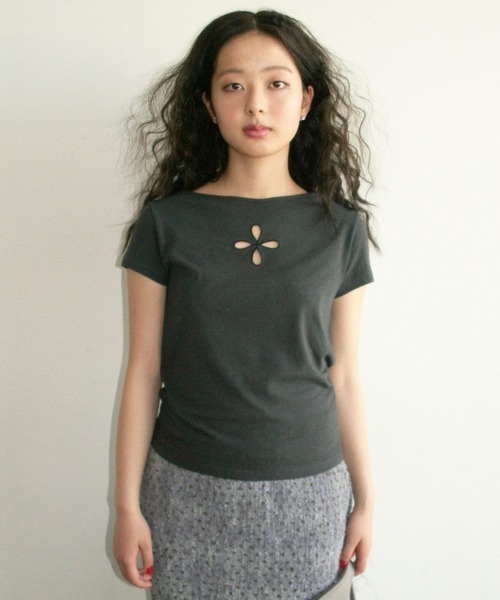 musubore(ムスボレ)の「【 select 】flower punched tee / フラワーパンチTシャツ(Tシャツ/カットソー・レディース・チャコールグレー/ミント・FREE)」の1枚目の写真