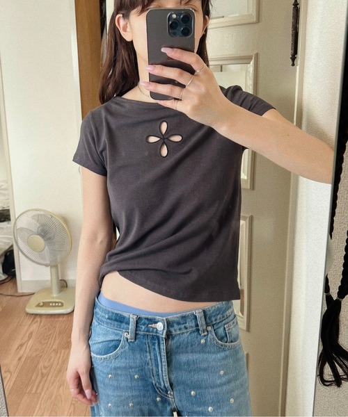musubore(ムスボレ)の「【 select 】flower punched tee / フラワーパンチTシャツ(Tシャツ/カットソー・レディース・チャコールグレー/ミント・FREE)」の3枚目の写真
