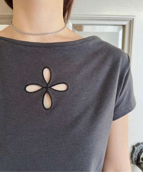 musubore(ムスボレ)の「【 select 】flower punched tee / フラワーパンチTシャツ(Tシャツ/カットソー・レディース・チャコールグレー/ミント・FREE)」の4枚目の写真