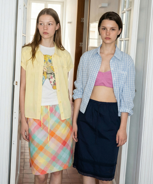 SINOON（シヌーン）の「2-Way Drawstring Crop Shirt (Blue)（シャツ/ブラウス・レディース・ブルー・FREE）」の3枚目の写真