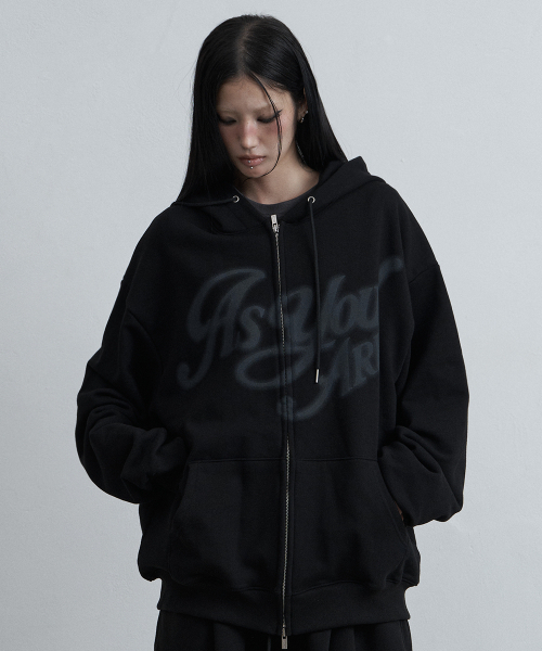 as you are（アズユーアー）の「AYA ビッグロゴフードジップアップ ブラック（パーカー・レディース・その他・SMALL/MEDIUM）」の2枚目の写真