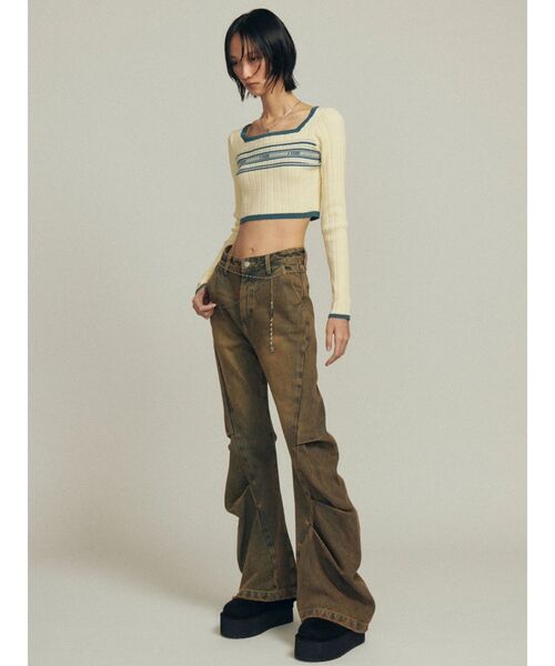 EMODA(エモダ)の「タックルーズフレアジーンズ(デニムパンツ・レディース・ベージュ/ブラック・SMALL/MEDIUM)」の7枚目の写真