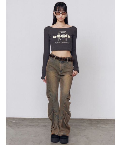EMODA(エモダ)の「タックルーズフレアジーンズ(デニムパンツ・レディース・ベージュ/ブラック・SMALL/MEDIUM)」の11枚目の写真