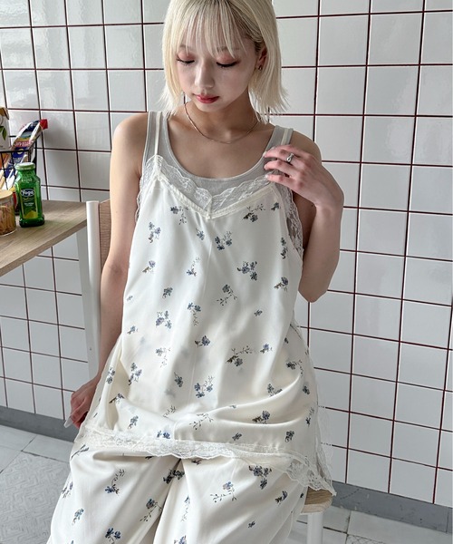 PILIT(ピリット)の「フラワーレースキャミソール(その他トップス・レディース・ブラック/アイボリー・MEDIUM)」の3枚目の写真