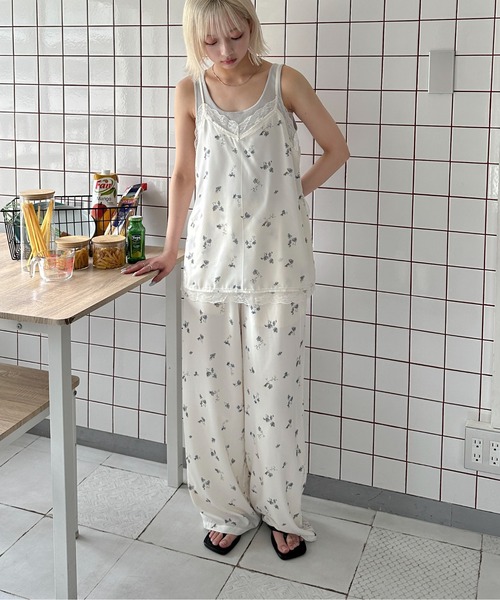 PILIT(ピリット)の「フラワーレースキャミソール(その他トップス・レディース・ブラック/アイボリー・MEDIUM)」の6枚目の写真