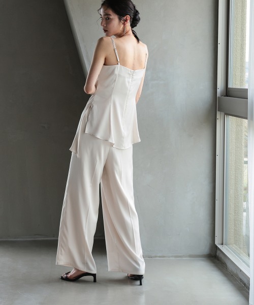 Callarus（カラルス）の「サテンキャミパンツセットアップ（アシメデザインキャミソール＋パンツ）［Callarus］（パンツドレス・レディース・アイボリー/ブラック・LL/L/M/S）」の4枚目の写真