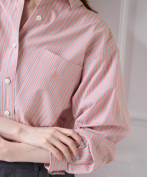 U by SPICK&SPAN(ユーバイスピックアンドスパン)の「ラウンドヘムオーバーサイズシャツ(シャツ/ブラウス・レディース・ブラウン/ホワイト/ブルー/ピンク・FREE)」の2枚目の写真