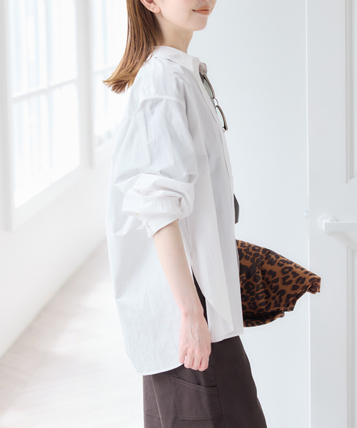U by SPICK&SPAN(ユーバイスピックアンドスパン)の「ラウンドヘムオーバーサイズシャツ(シャツ/ブラウス・レディース・ブラウン/ホワイト/ブルー/ピンク・FREE)」の11枚目の写真