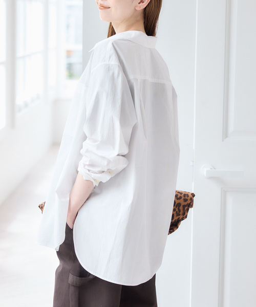 U by SPICK&SPAN(ユーバイスピックアンドスパン)の「ラウンドヘムオーバーサイズシャツ(シャツ/ブラウス・レディース・ブラウン/ホワイト/ブルー/ピンク・FREE)」の13枚目の写真