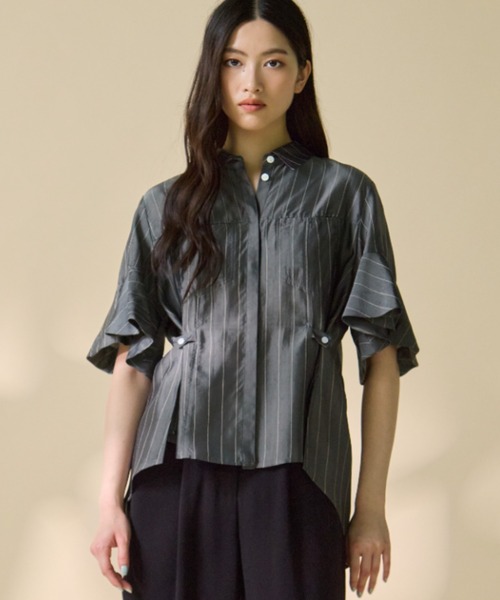 STUDIOUS(ステュディオス)の「【STUDIOUS/ステュディオス】Hem Flare 2way Blouse/ヘムフレア2ウェイブラウス(シャツ/ブラウス・レディース・ホワイト/ストライプ・FREE)」の1枚目の写真