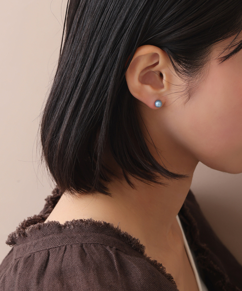 Lilas（リラ）の「インディゴパール1粒ピンピアス K10(両耳)（ピアス（両耳用）・レディース・ネイビー・FREE）」の4枚目の写真