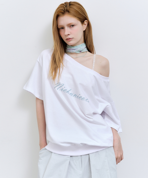 NICK&NICOLE(ニックアンドニコール)の「OFF SHOULDER LETTERING SWEAT TOP_WHITE(Tシャツ/カットソー・レディース・その他・FREE)」の2枚目の写真