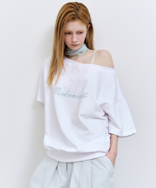 NICK&NICOLE(ニックアンドニコール)の「OFF SHOULDER LETTERING SWEAT TOP_WHITE(Tシャツ/カットソー・レディース・その他・FREE)」の3枚目の写真