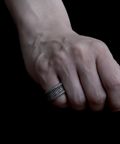 YArKA(ヤーカ)の「【YArKA×KAREN】collaboration ring YK2506OCR5379(リング・メンズ・シルバー/ブラック・#11/#13/#15)」の12枚目の写真