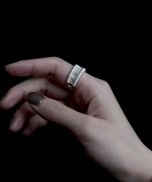 YArKA(ヤーカ)の「【YArKA×KAREN】collaboration ring YK2506OCR5379(リング・メンズ・シルバー/ブラック・#11/#13/#15)」の13枚目の写真