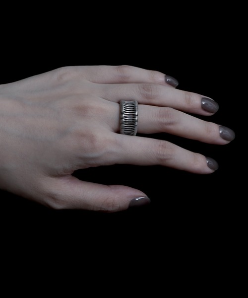 YArKA(ヤーカ)の「【YArKA×KAREN】collaboration ring YK2506OCR5379(リング・メンズ・シルバー/ブラック・#11/#13/#15)」の17枚目の写真