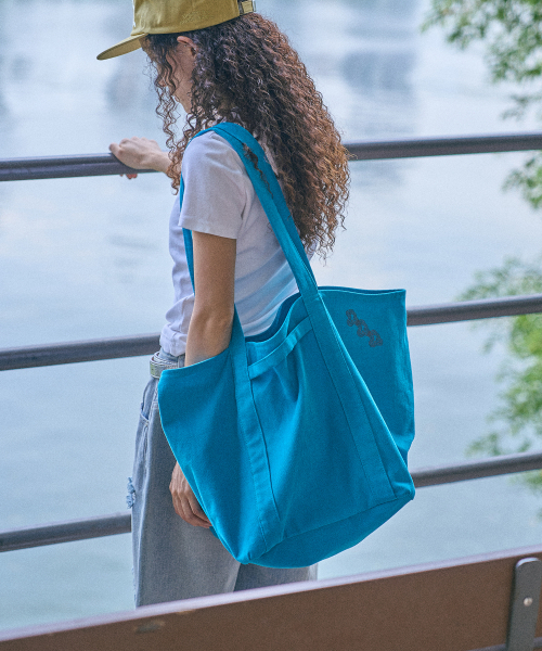 CHOROK STUDIO(チョロクスタジオ)の「Big Canvas Bag (Blue)(ショルダーバッグ・レディース・その他・FREE)」の1枚目の写真