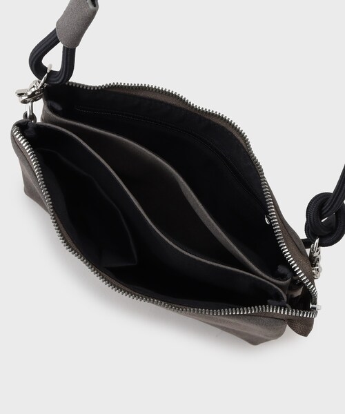 THE SHOP TK (ザ ショップ ティーケー )の「多ポケット コンパクト ショルダーバッグ(ショルダーバッグ・メンズ・ブラック系5/グレー/ブラック・00)」の16枚目の写真