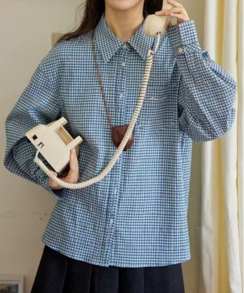 &soiree(アンドソワレ)の「ワンポイント刺繍ポケット付き長袖ブラウス(シャツ/ブラウス・レディース・ブルー/アイボリー・SMALL/MEDIUM/LARGE)」の4枚目の写真
