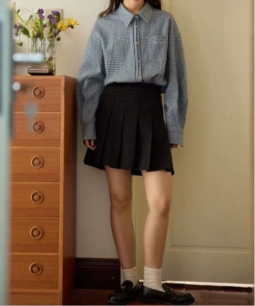 &soiree(アンドソワレ)の「ワンポイント刺繍ポケット付き長袖ブラウス(シャツ/ブラウス・レディース・ブルー/アイボリー・SMALL/MEDIUM/LARGE)」の5枚目の写真