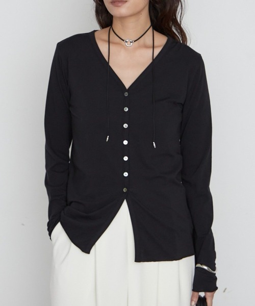 LOUNGEDRESS(ラウンジドレス)の「《レイヤードスタイル》キュプラコットンVカーディガン 秋服(カーディガン/ボレロ・レディース・ブラック/オフホワイト/モカ・FREE)」の1枚目の写真