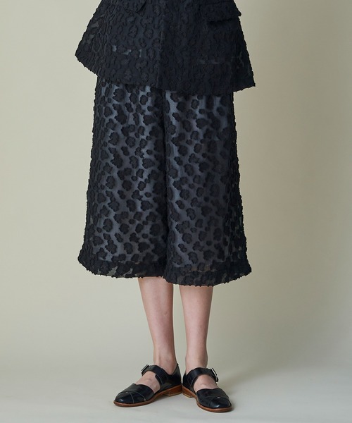 mintdesigns(ミントデザインズ)の「Floral Jacquard Volume Pants(その他パンツ・レディース・ブラック/ホワイト・ONESIZE)」の2枚目の写真
