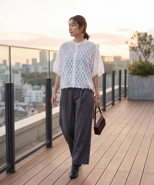 STYLE DELI(スタイルデリ)の「【DELI by】立体フリンジジャガードブラウス(シャツ/ブラウス・レディース・ホワイト/ブラック・M)」の4枚目の写真
