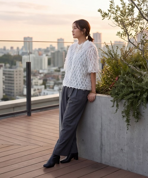 STYLE DELI(スタイルデリ)の「【DELI by】立体フリンジジャガードブラウス(シャツ/ブラウス・レディース・ホワイト/ブラック・M)」の5枚目の写真