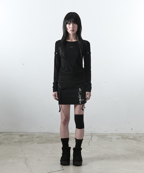 41PRAY(サイルプレイ)の「ボタンカットアウトスリーブトップ / ブラック(Tシャツ/カットソー・レディース・その他・FREE)」の4枚目の写真