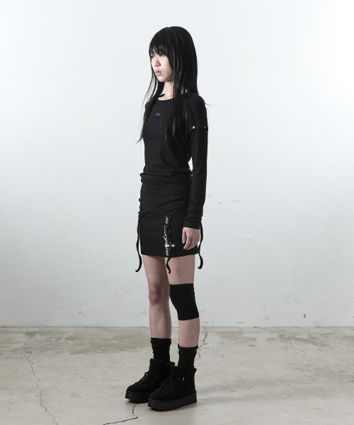 41PRAY(サイルプレイ)の「ボタンカットアウトスリーブトップ / ブラック(Tシャツ/カットソー・レディース・その他・FREE)」の5枚目の写真