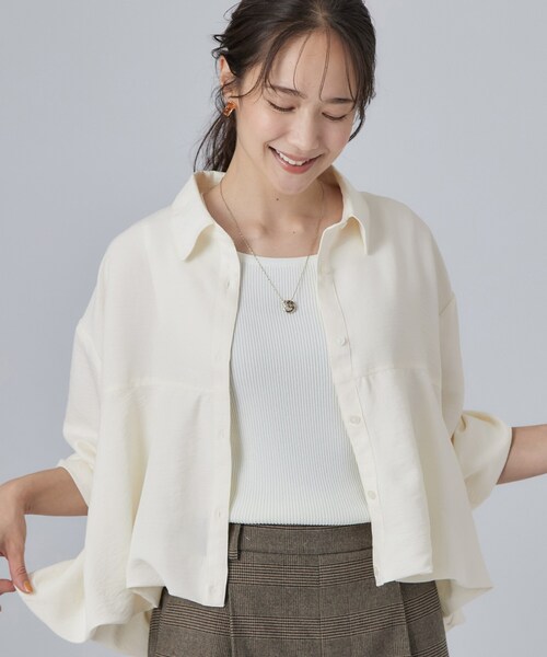 SHOO・LA・RUE(シューラルー)の「【S-LL/洗濯機可】インせず即こなれる 裾バルーンシャツ(シャツ/ブラウス・レディース・マスタード/ブラック/アイボリー・02/04/03/01)」の1枚目の写真