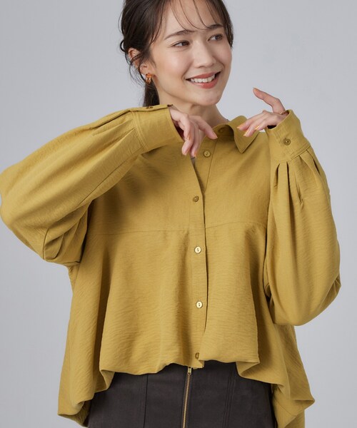 SHOO・LA・RUE(シューラルー)の「【S-LL/洗濯機可】インせず即こなれる 裾バルーンシャツ(シャツ/ブラウス・レディース・マスタード/ブラック/アイボリー・02/04/03/01)」の3枚目の写真