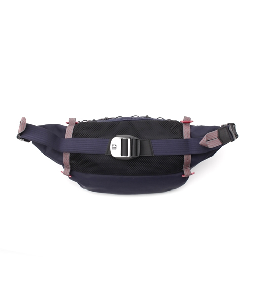 JOURNAL STANDARD（ジャーナルスタンダード）の「KLATTERMUSEN /クレッタルムーセン : FIMMAFANG 2.0/ショルダーバッグ（ボディバッグ/ウエストポーチ・メンズ・ネイビー・FREE）」の4枚目の写真